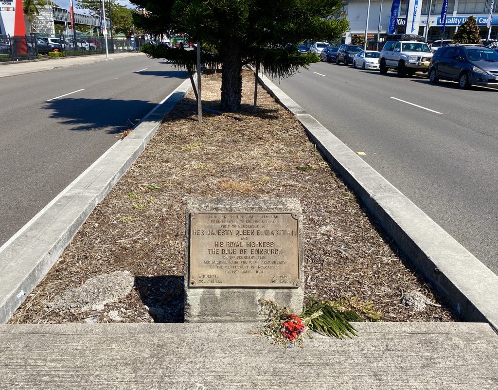 Tudor Street plaque placed to commemorate the Royal Visit of 1954.