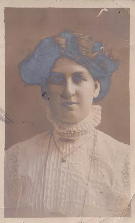 Is this Dossie's mother, Mary Wilhelmine Lucas nee Peschel?